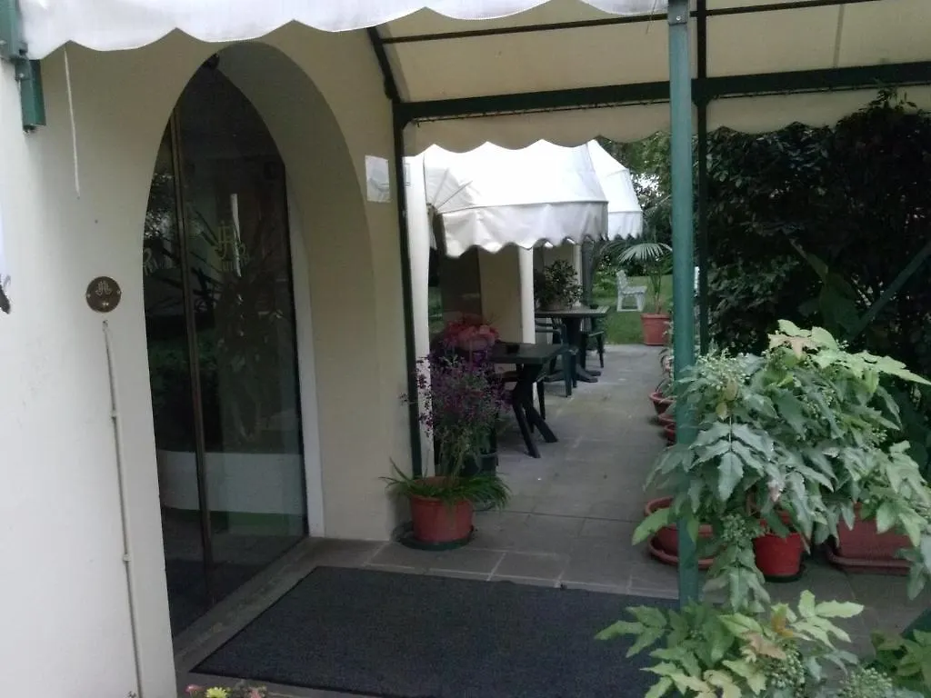 Ducathotel Torrile Hotel